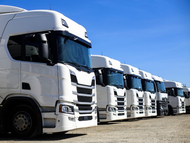 Commercial truck fleet protected by commercial auto insurance on Florida roads